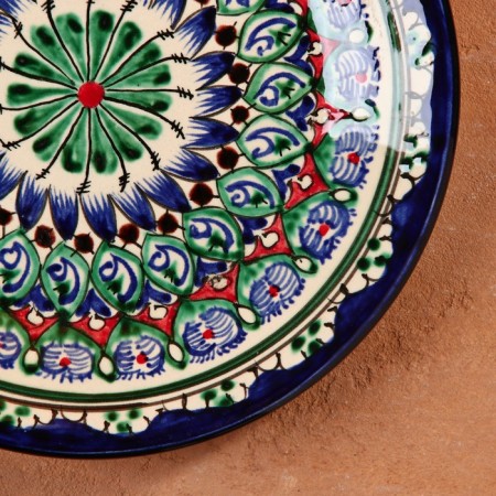 Plate of the Rishtan ceramics "Flowers", 22 cm, blue-7