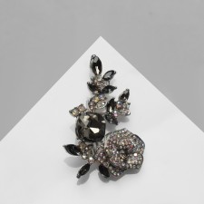 Brooch 