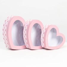 A set of boxes with a window 3 in 1 heart l: 22x18.5x6.5 m: 19.5x16.5x5.8 s: 15.5x14x5 cm