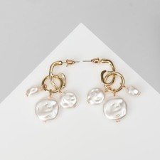 Earrings with pearls 