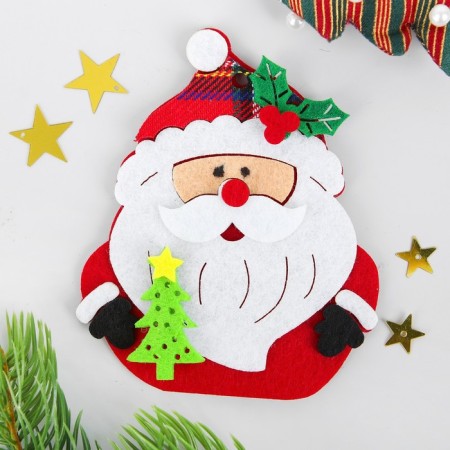 Set for creativity - Create a Christmas tree decoration from the felt "Santa Claus with a Christmas tree"
