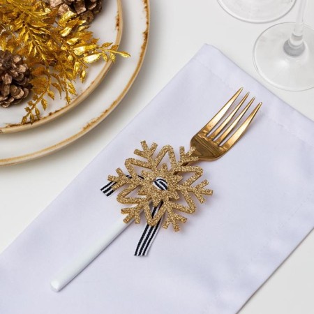 A set for the decor of the dining rooms "Snowflake", 4 pcs, col. gold 7x8 cm 100% p/e, felt