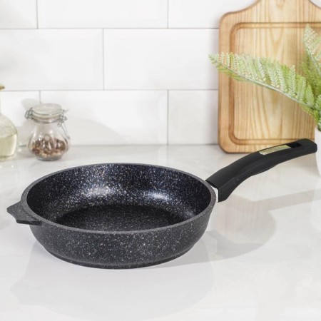 Granite Star pan, d = 22 cm, plastic handle, anti -stick coating, black color