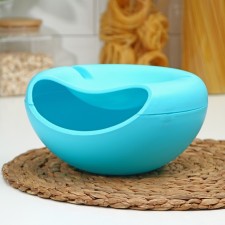 Plastic plate for seeds and nuts 