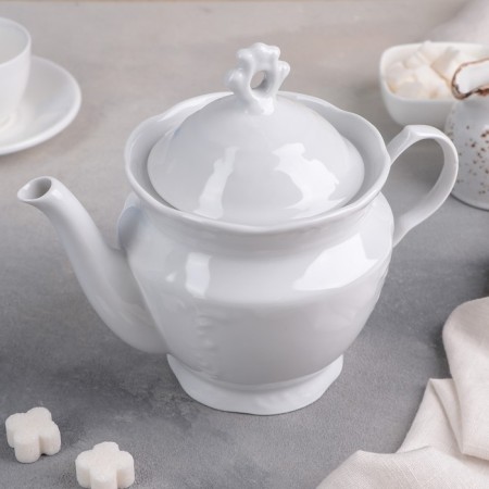 Porcelain kettle "Lingerie", 800 ml, white color
