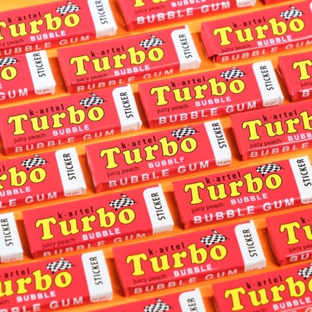 Chewing gum Turbo with a taste of a peach with a sticker, 14 g