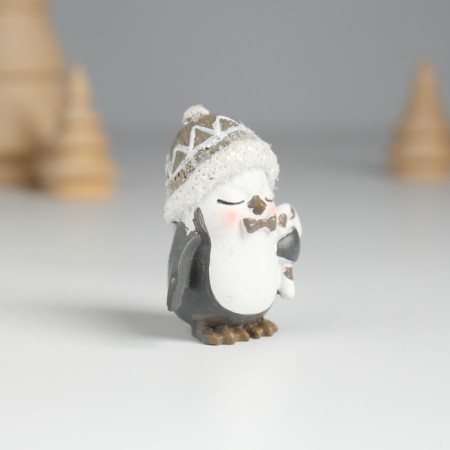 Polystone souvenir "Penguin in a hat, with a candy" 3.5x2.5x4.6 cm-1