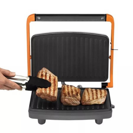 The KitFort CT-3625, 750 W sandwich, anti-stick coating, black-sustained-1