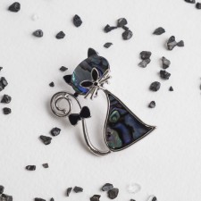Brooch 