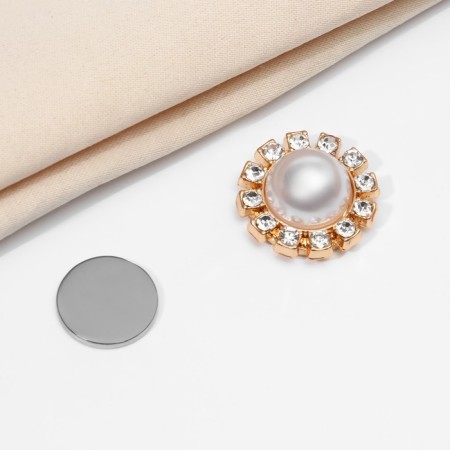 Magnet for the scarf "pearl flower", white color in gold-1
