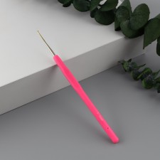 Knitting hook, with silicone handle, d = 1 mm, 13 cm, pink color