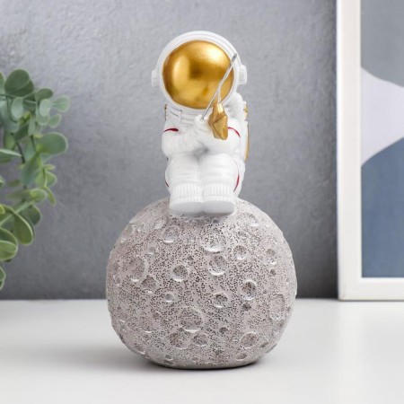 Souvenir Polystone "Astronaut-Rybak" 17.3x11.5 cm-1