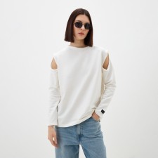 Jumper (longshit) with open shoulders of the river. 48 milk
