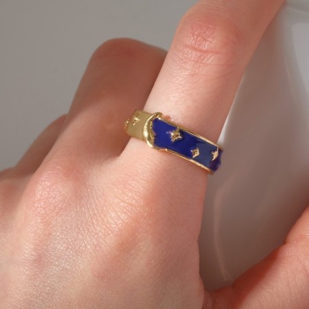 The ring "day-night" crescent, the color is blue in gold, dimensionless-1