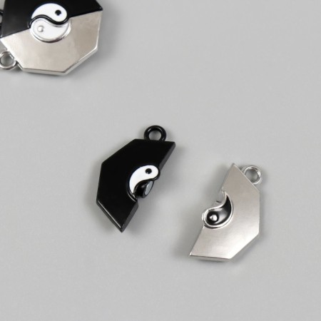 Magnetic metal lock "Yin-Yang" black and silver 2x2.2x0.5 cm-1