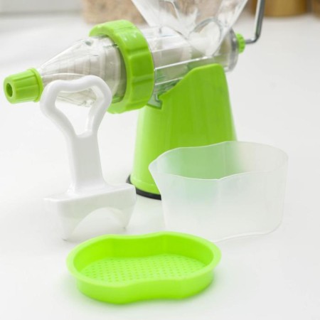 Mechanical fresh juicer, green color-1