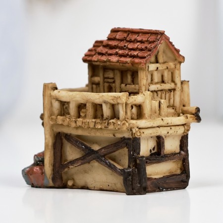 Figure "House on piles" 6x2.5x5cm-1