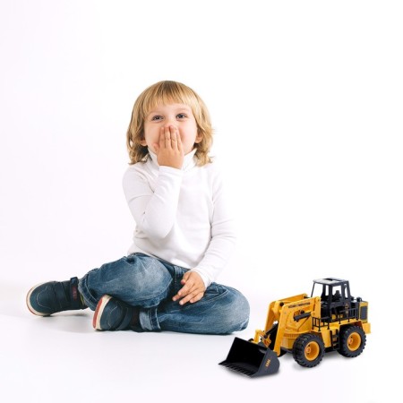 Radio -controlled "construction" tractor, mobile bucket, works from batteries-4