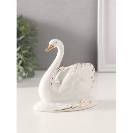 Souvenir Ceramics "Swan with Malyutka" with gold 10x10.5x6 cm