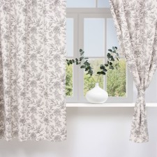 A set of curtains d/kitchen with sequences of Ethel 