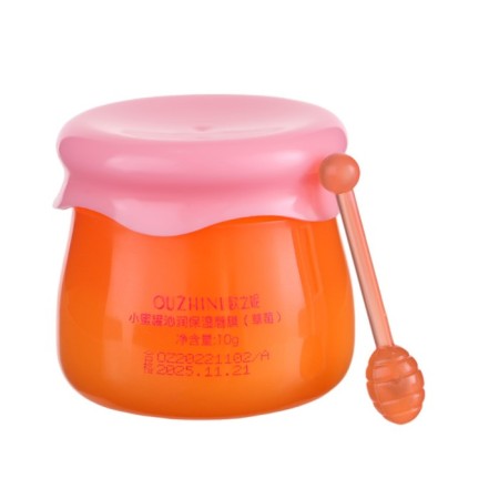 Moisturizing lip balm with strawberries-3