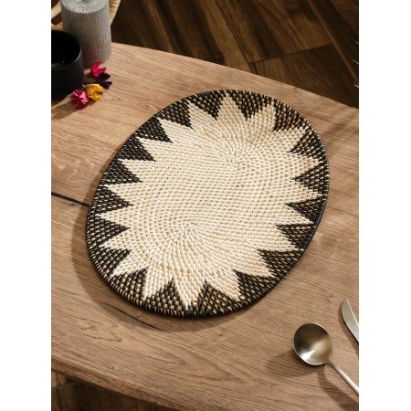 Rug Serving braided oval rattan, 40x30x0.5 cm, black and white
