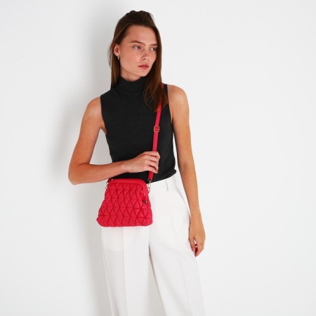 Bag-clate on the farmar, raspberry color