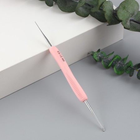 Knitting hook, bilateral, with silicone handle, d = 0.5/1 mm, 13.5 cm, pink color
