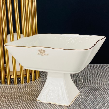 Confepe on the leg Lenardi Maria Gold, Porcelain, size 16.5x16.5 cm