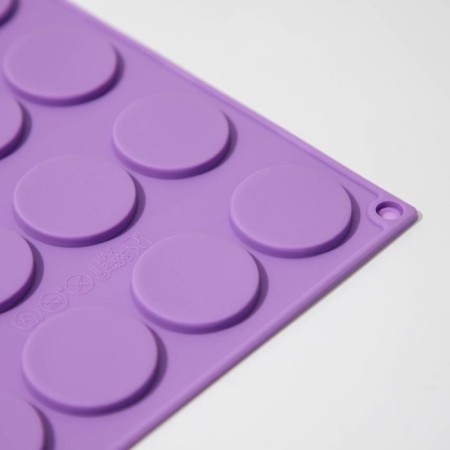 The shape for chocolate is the “Circle”, silicone, 27.7 × 17.3 × 1 cm, 24 cells (D = 3.4 cm), Mix color-1
