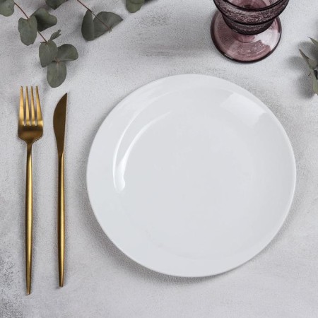 Porcelain dessert plate Tiffany, D = 22.2 cm, white color
