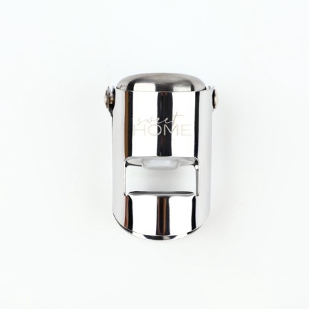 Sweet Home wine traffic jam, 5.7 x 3.8 cm