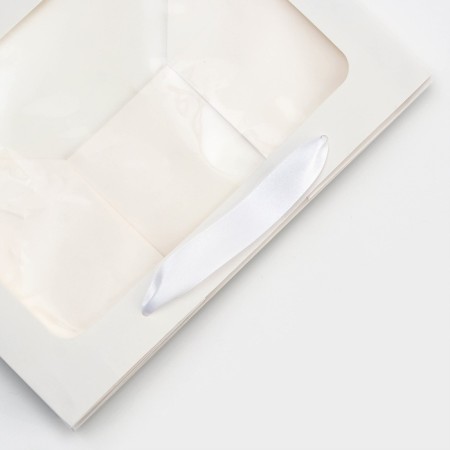 Gift package with a wide bottom and window 25 x 19 x 18 cm, white-1