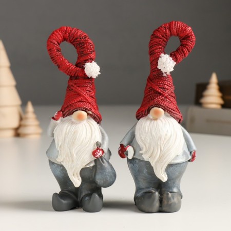 Polystone souvenir "Santa Claus in a gray outfit and red cap" MIX 6x4.5x15 cm
