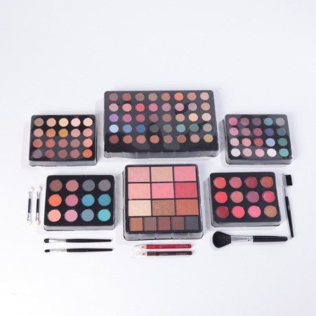 A set of professional cosmetics "Miss Young" No. 16-7