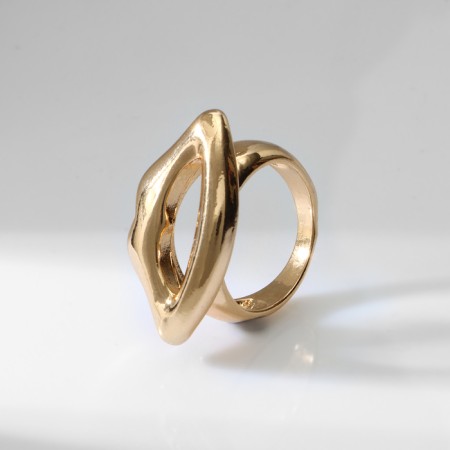 Ring metal "Trend" lips, color gold, size 18-2