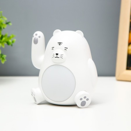 The nightlight "Mishka manki waves its paw" LED 6000K USB AKB white 11x9x11cm Risalux-1