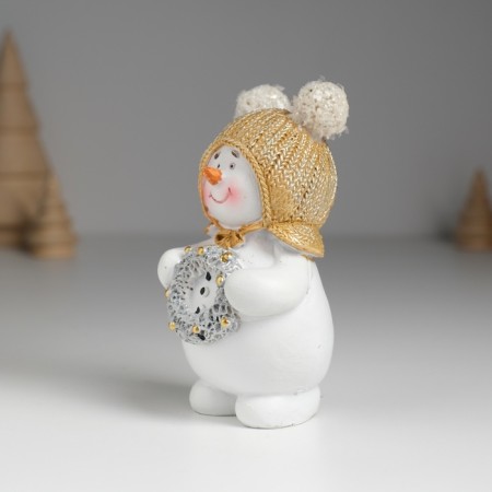 Polystone souvenir "Snowman in a hat with pompom, with New Year's wreath" 5.5x4x10 cm-1