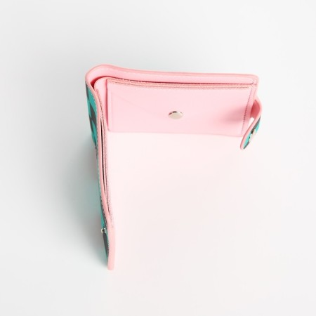 The wallet on the button, the color is green/black-3