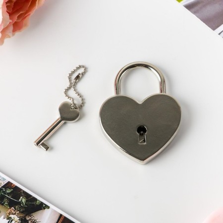 Wedding castle with the key "Council and love."-4