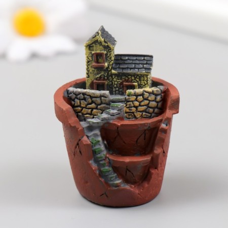 Figure for Florarium Polystone "House in a broken pot" 4x3.5x5 cm