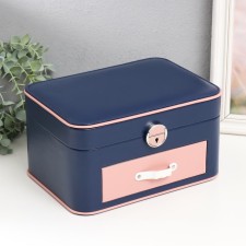 Casket to the leatherette for jewelry 