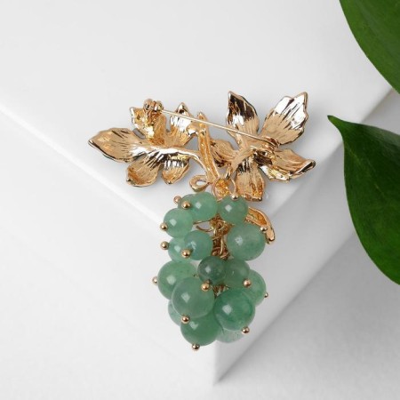 Brooch "Jade" grapes, green in gold-1