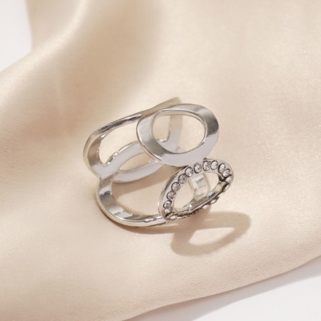 The coupling "openwork" is large, the color is white in silver-3