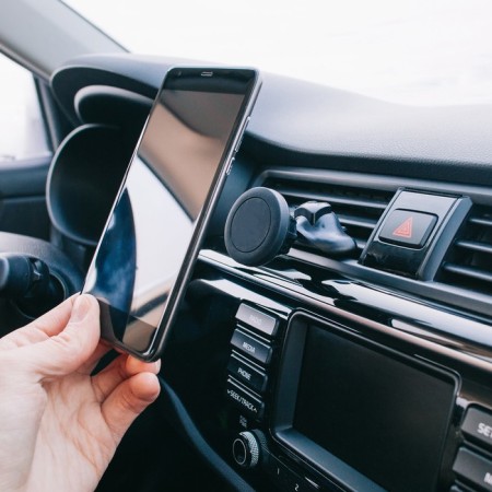 AHS AH-1701-M mobile device holder, magnetic, in the deflector-1