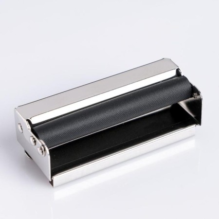 Metal machine for twisting cigarettes