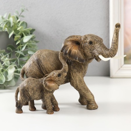 Polystone souvenir "Elephant with an elephant on a walk" 17x10x13.7 cm