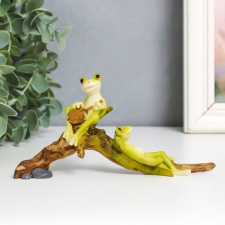 Souvenir Polystone "Frog on a branch - musical" 8.4x16.6x3 cm