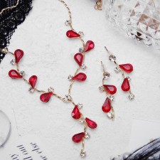 Set 2 objects: earrings, necklace 