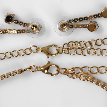 Set 4 objects: earrings, necklaces, bracelet, jacqueline ring, 2 threads, white color in gold-1